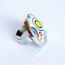 Large ring with multicolored circles