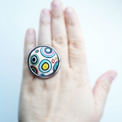 Large ring with multicolored circles