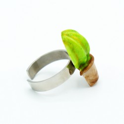 Adjustable ring with a round cactus design