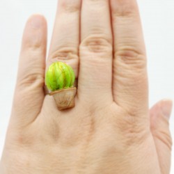 Adjustable ring with a round cactus design