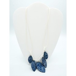 Collier fantaisie mi-long bleu et blanc