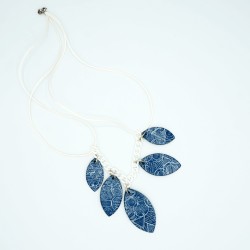 Collier fantaisie mi-long bleu et blanc